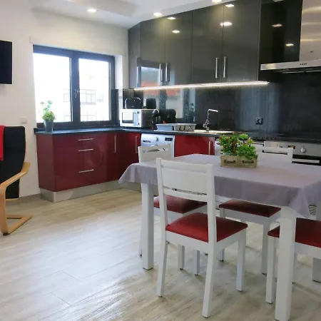 2 Bedrooms At 500 M Away From The With Sea View And Wifi Apartament Nazaré